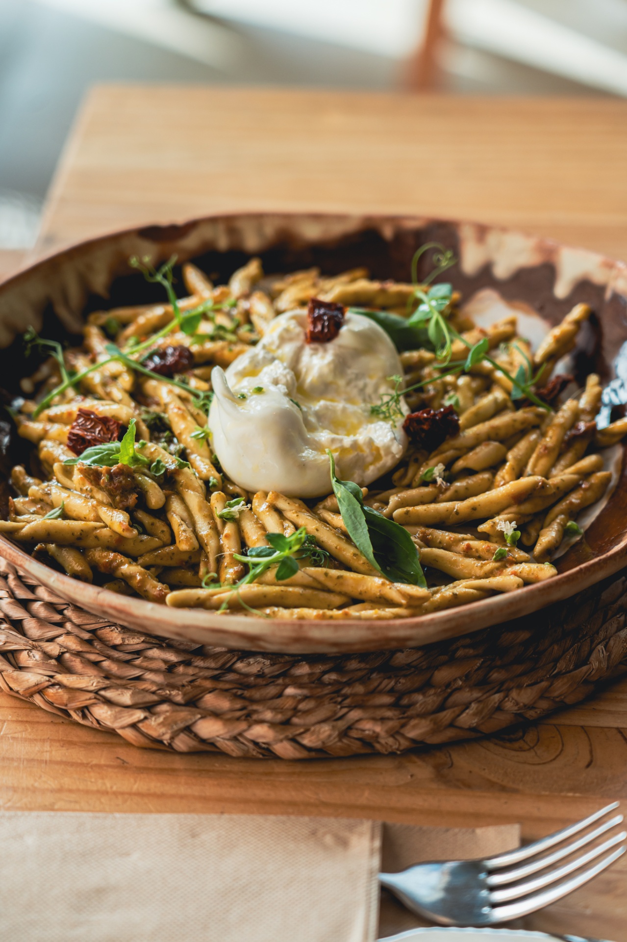 Plato de pasta con burrata fotografiado para carta digital en Tenerife